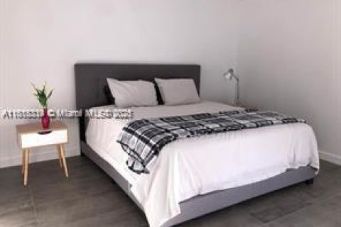 Casa en alquiler en Miami, Florida, 3 dormitorios, 174.19 m2 № 1991843 - foto 8