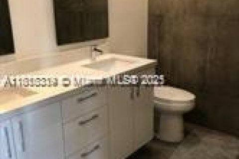 Casa en alquiler en Miami, Florida, 3 dormitorios, 174.19 m2 № 1991843 - foto 10