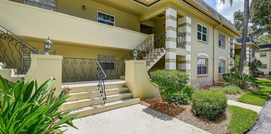 Condominio en Largo, Florida, 2 dormitorios  № 1884012