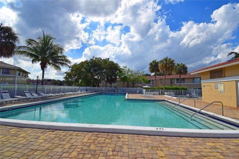 Condo in Coral Springs, Florida, 2 bedrooms  № 1896986 - photo 14