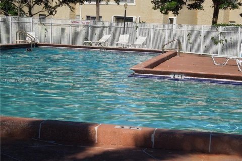 Condo in Coral Springs, Florida, 2 bedrooms  № 1896986 - photo 12