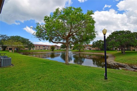 Condo in Coral Springs, Florida, 2 bedrooms  № 1896986 - photo 16