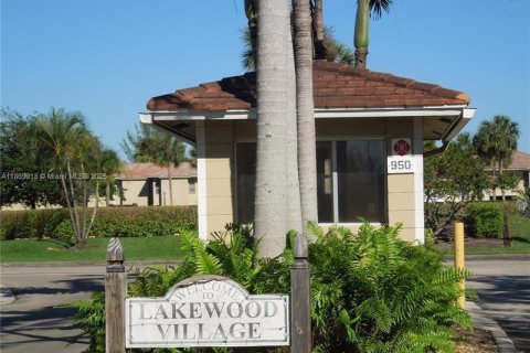 Condo in Coral Springs, Florida, 2 bedrooms  № 1896986 - photo 11
