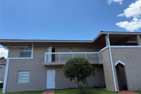 Condo in Coral Springs, Florida, 2 bedrooms  № 1896986 - photo 1