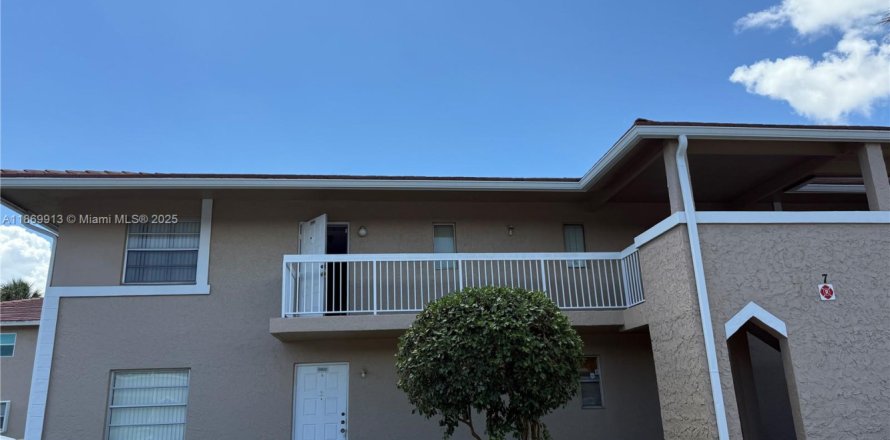 Condo in Coral Springs, Florida, 2 bedrooms № 1896986
