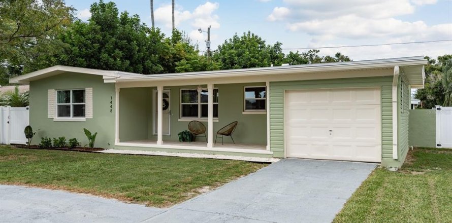 House in Clearwater, Florida 3 bedrooms, 134.06 sq.m. № 1919888