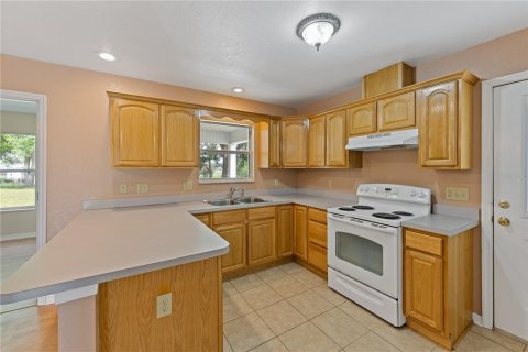 House in Trenton, Florida 2 bedrooms, 125.42 sq.m. № 1720635 - photo 9