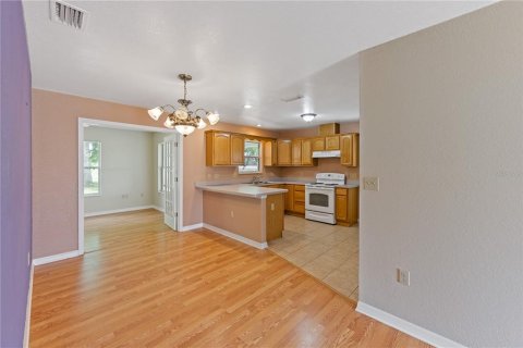 House in Trenton, Florida 2 bedrooms, 125.42 sq.m. № 1720635 - photo 11