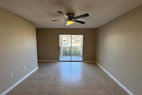 Condo in Brandon, Florida, 2 bedrooms  № 2196820 - photo 10