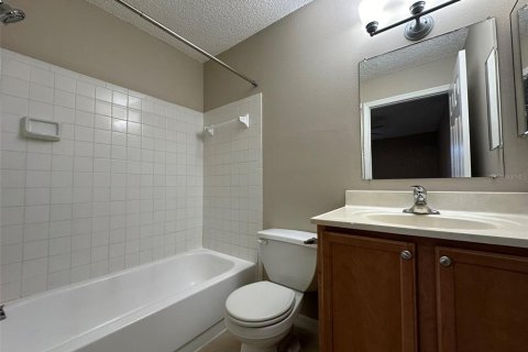 Condo in Brandon, Florida, 2 bedrooms  № 2196820 - photo 20