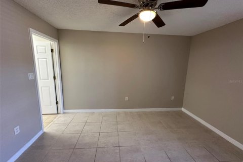 Condo in Brandon, Florida, 2 bedrooms  № 2196820 - photo 16