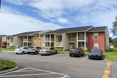 Condo in Brandon, Florida, 2 bedrooms № 2196820