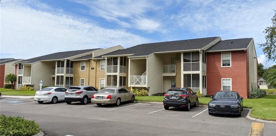 Condo in Brandon, Florida, 2 bedrooms  № 2196820