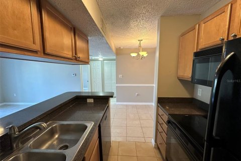 Condo in Brandon, Florida, 2 bedrooms  № 2196820 - photo 15