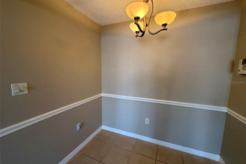 Condo in Brandon, Florida, 2 bedrooms  № 2196820 - photo 12