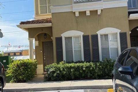 Townhouse in Miami, Florida 3 bedrooms, 145.48 sq.m. № 2076895