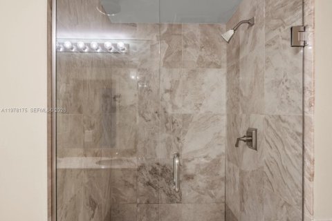 Condo in Plantation, Florida, 1 bedroom  № 2042116 - photo 8