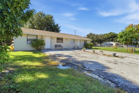 Propiedad comercial en venta en Bradenton, Florida, 6 dormitorios, 185.06 m2 № 2418617 - foto 2