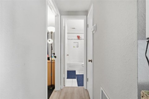 Propiedad comercial en venta en Bradenton, Florida, 6 dormitorios, 185.06 m2 № 2418617 - foto 21