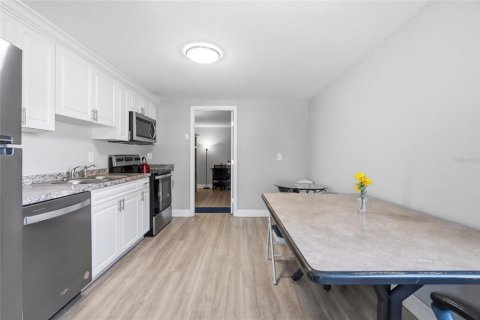 Propiedad comercial en venta en Bradenton, Florida, 6 dormitorios, 185.06 m2 № 2418617 - foto 11