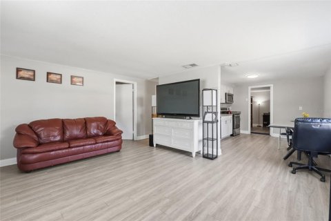 Propiedad comercial en venta en Bradenton, Florida, 6 dormitorios, 185.06 m2 № 2418617 - foto 9