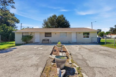 Propiedad comercial en Bradenton, Florida 6 dormitorios, 185.06 m2 № 2418617