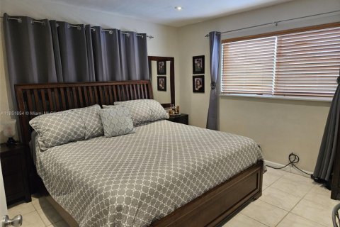Condominio en venta en Hallandale Beach, Florida, 1 dormitorio, 74.32 m2 № 1858139 - foto 11