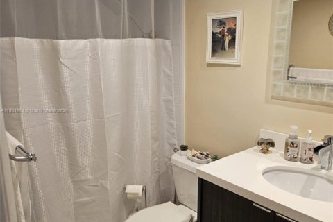 Купить кондоминиум в Халландейл-Бич, Флорида 1 спальня, 74.32м2, № 1858139 - фото 16