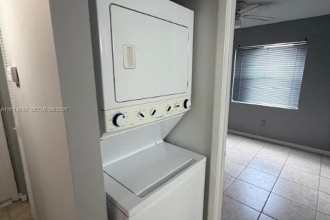 Condominio en alquiler en Miami, Florida, 2 dormitorios, 88.81 m2 № 2085630 - foto 4