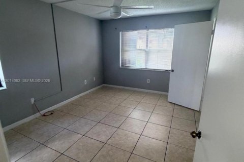 Condominio en alquiler en Miami, Florida, 2 dormitorios, 88.81 m2 № 2085630 - foto 3