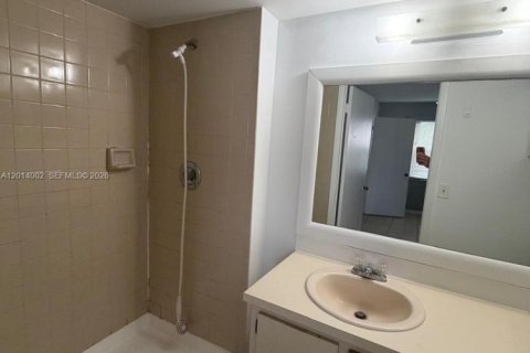 Condominio en alquiler en Miami, Florida, 2 dormitorios, 88.81 m2 № 2085630 - foto 2
