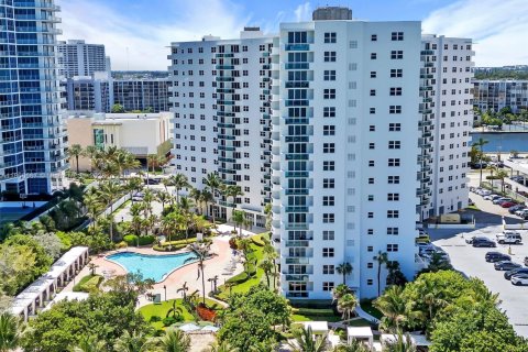 Condominio en venta en Hollywood, Florida, 1 dormitorio, 82.03 m2 № 1889718 - foto 2