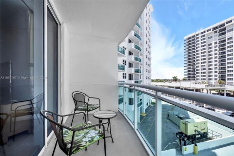 Condominio en venta en Hollywood, Florida, 1 dormitorio, 82.03 m2 № 1889718 - foto 15