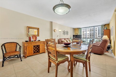 Condominio en venta en Hollywood, Florida, 1 dormitorio, 82.03 m2 № 1889718 - foto 7