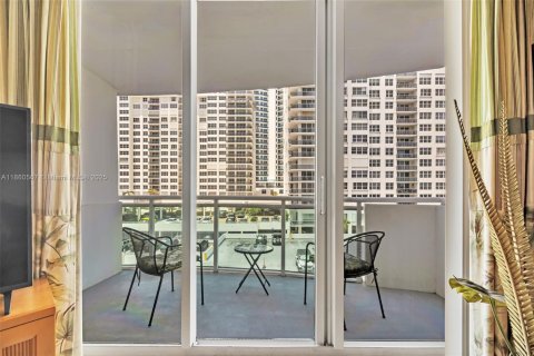 Condominio en venta en Hollywood, Florida, 1 dormitorio, 82.03 m2 № 1889718 - foto 13