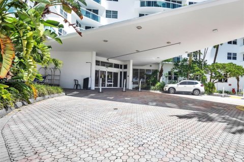 Condominio en venta en Hollywood, Florida, 1 dormitorio, 82.03 m2 № 1889718 - foto 3