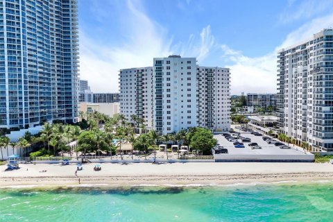 Condominio en venta en Hollywood, Florida, 1 dormitorio, 82.03 m2 № 1889718 - foto 23