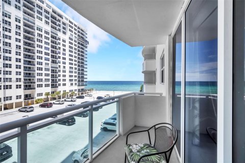 Condominio en venta en Hollywood, Florida, 1 dormitorio, 82.03 m2 № 1889718 - foto 16