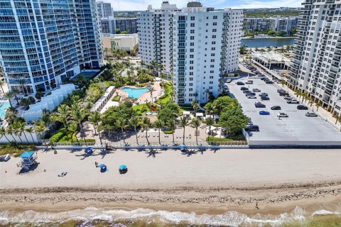 Condominio en venta en Hollywood, Florida, 1 dormitorio, 82.03 m2 № 1889718 - foto 24