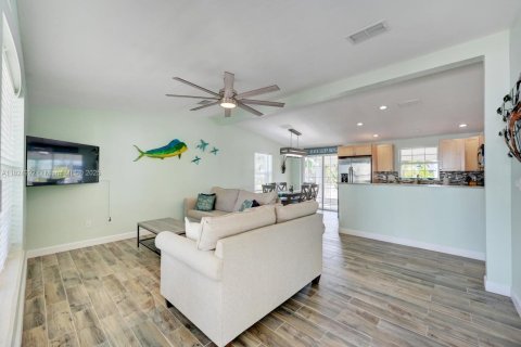 House in Key Largo, Florida 2 bedrooms, 89.19 sq.m. № 1836780 - photo 15