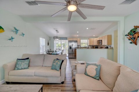 House in Key Largo, Florida 2 bedrooms, 89.19 sq.m. № 1836780 - photo 4