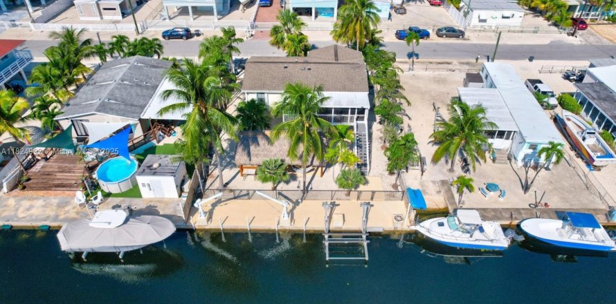 House in Key Largo, Florida 2 bedrooms, 89.19 sq.m. № 1836780