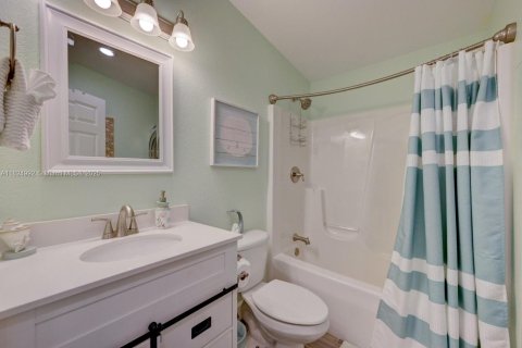 House in Key Largo, Florida 2 bedrooms, 89.19 sq.m. № 1836780 - photo 10