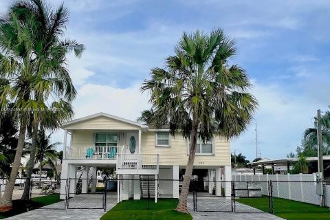 House in Key Largo, Florida 2 bedrooms, 89.19 sq.m. № 1836780 - photo 2