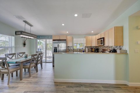 House in Key Largo, Florida 2 bedrooms, 89.19 sq.m. № 1836780 - photo 22