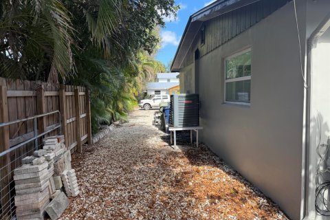 Casa en venta en Stuart, Florida, 3 dormitorios, 162.86 m2 № 2240188 - foto 5