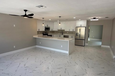 Casa en venta en Stuart, Florida, 3 dormitorios, 162.86 m2 № 2240188 - foto 13
