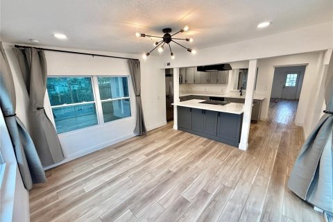 House in Casselberry, Florida 3 bedrooms, 152.73 sq.m. № 1902116 - photo 9
