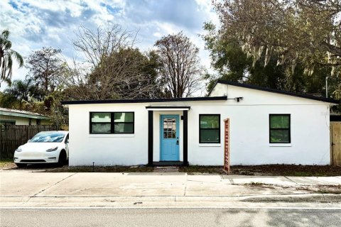 House in Casselberry, Florida 3 bedrooms, 152.73 sq.m. № 1902116 - photo 1