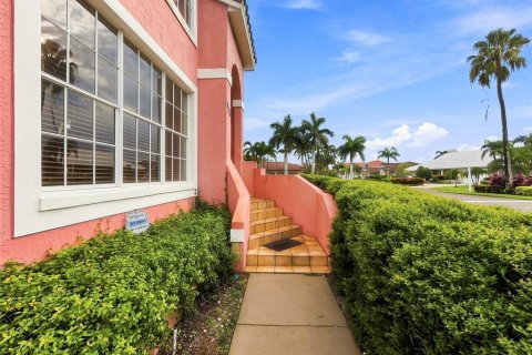 House in Apollo Beach, Florida 3 bedrooms, 242.47 sq.m. № 2149491 - photo 27